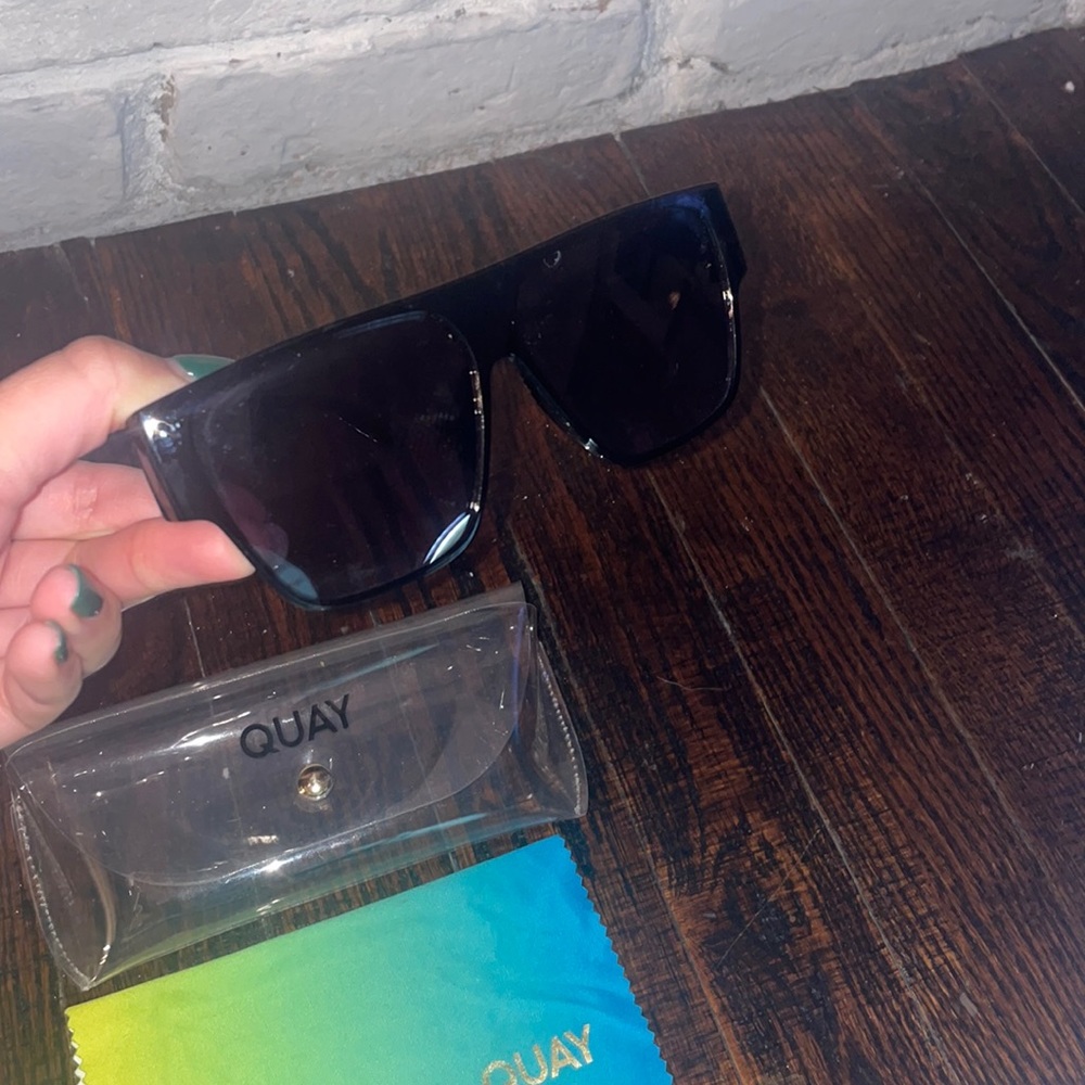 QUAY Black sunglasses
